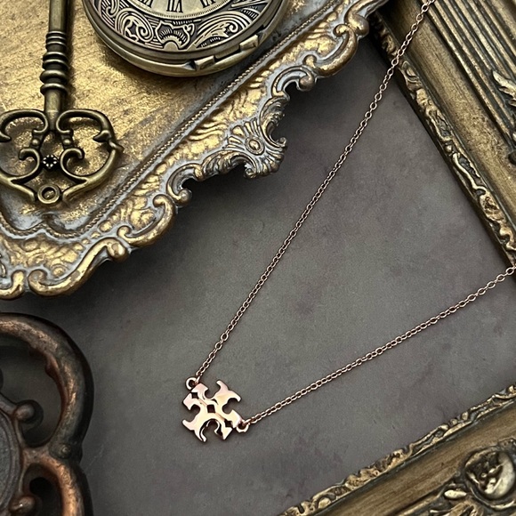 TORY BURCH • Rose Gold Kira Logo Charm Pendant Necklace - Picture 4 of 4